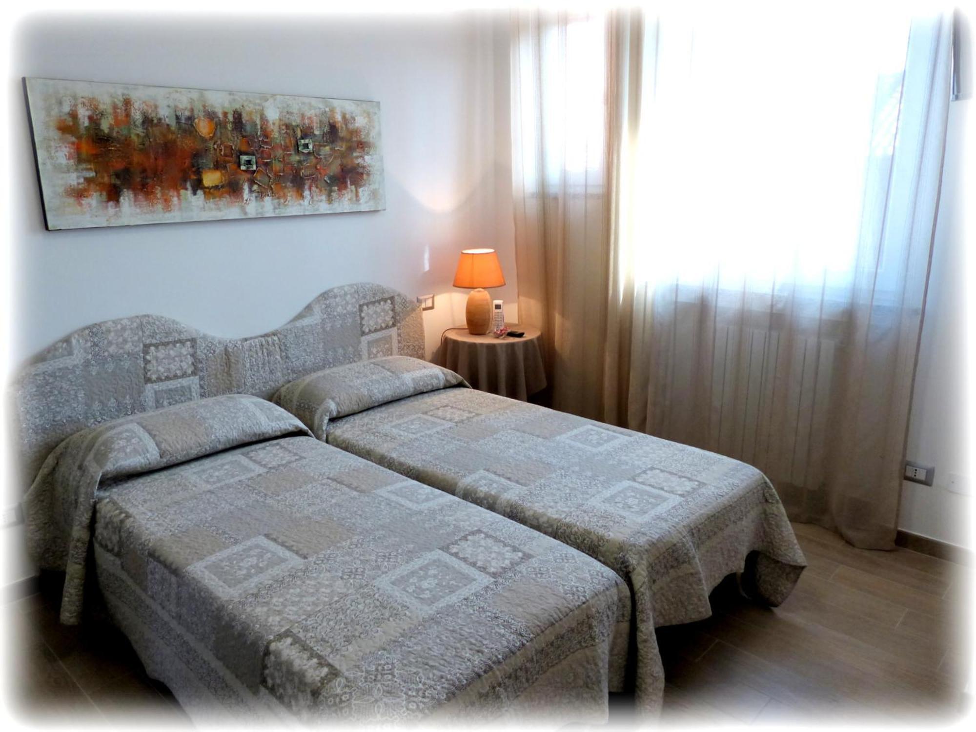 Marinella Guest House Cornale Bilik gambar